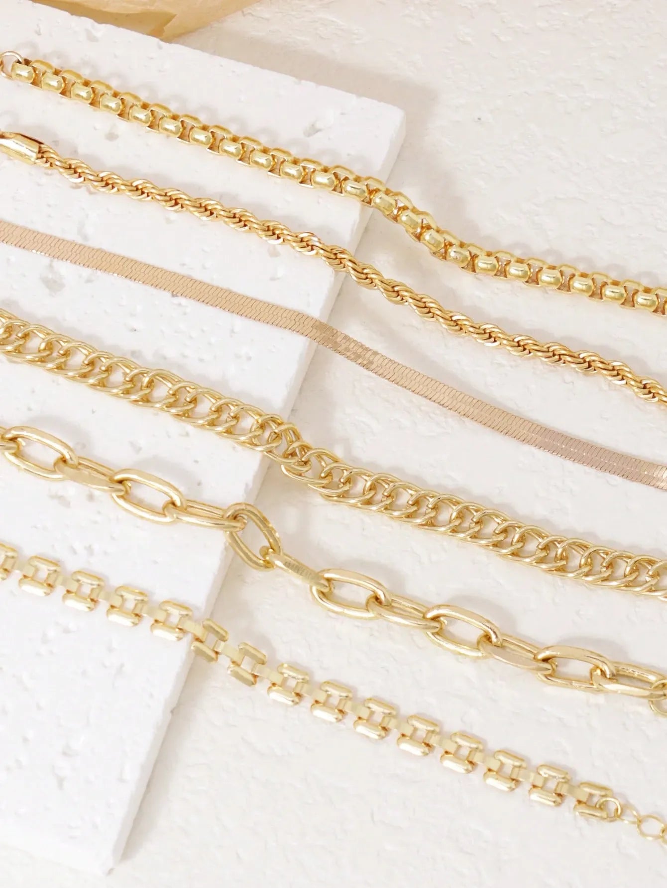 Elegant Shine with a Modern Touch