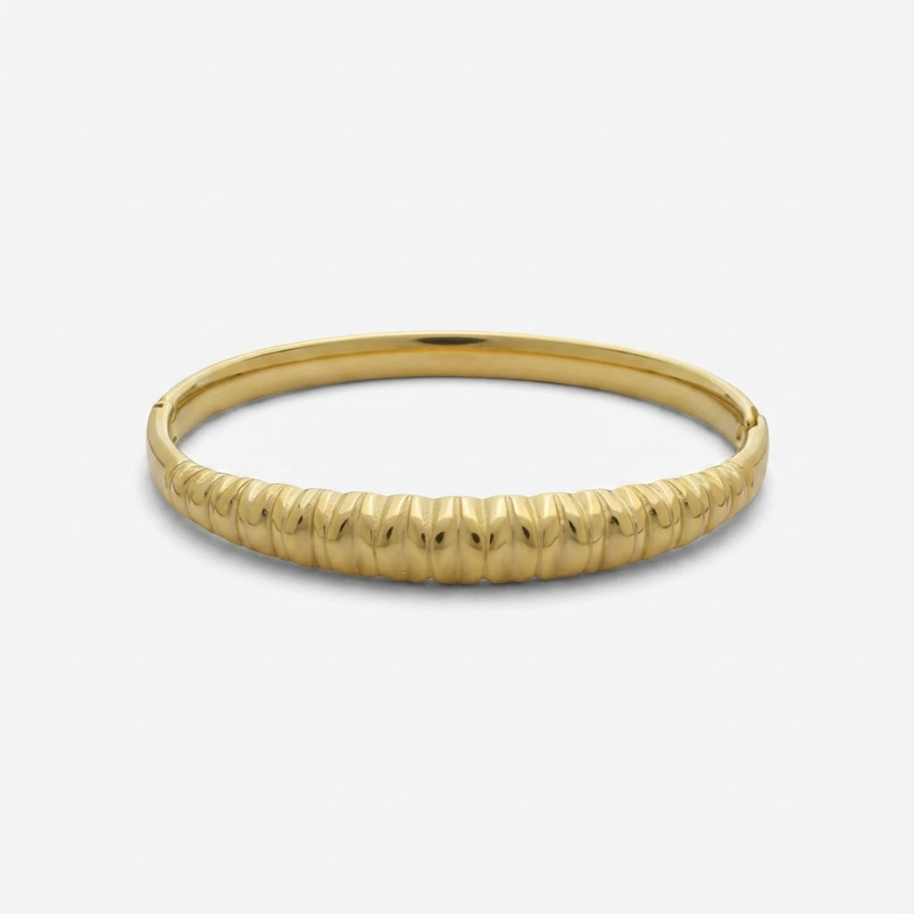 Elegant Gold Ribbed Bracelet