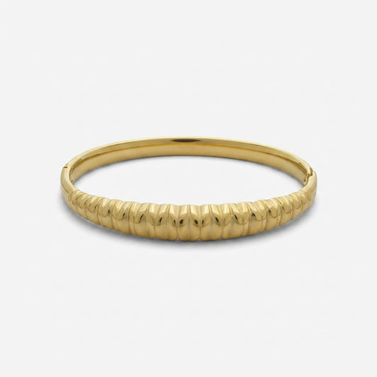 Elegant Gold Ribbed Bracelet
