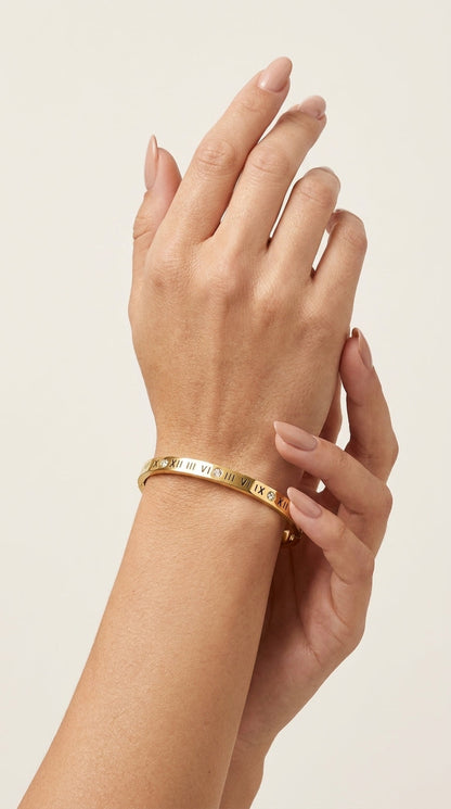 Elegant Gold Roman Bracelet