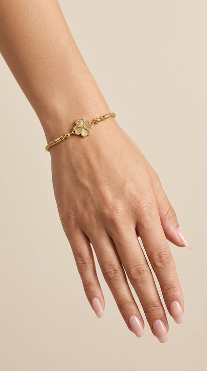 Elegant Gold Clover Bracelet