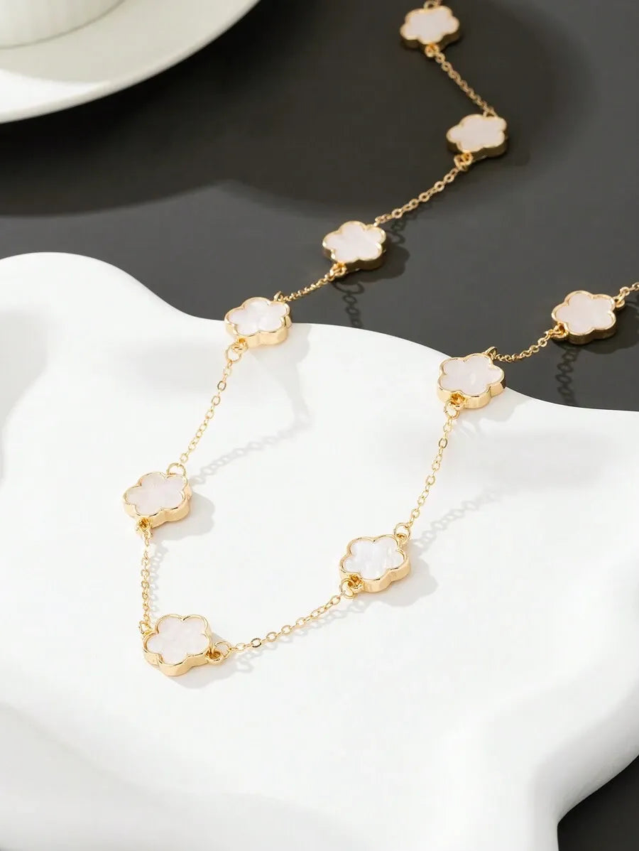 Elegant Gold Clover Necklace