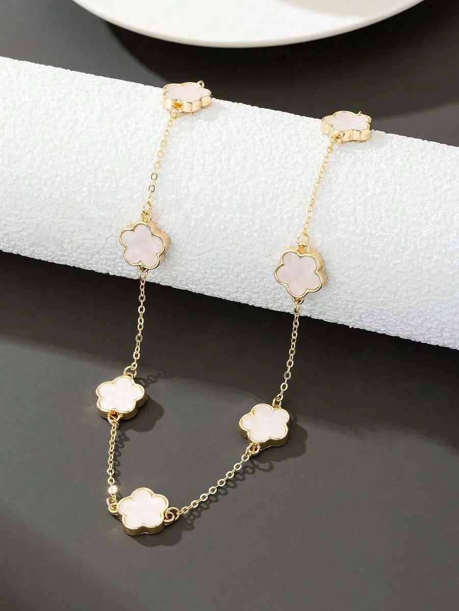 Elegant Gold Clover Necklace