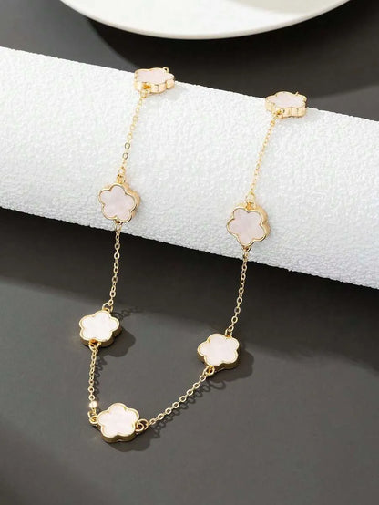Elegant Gold Clover Necklace