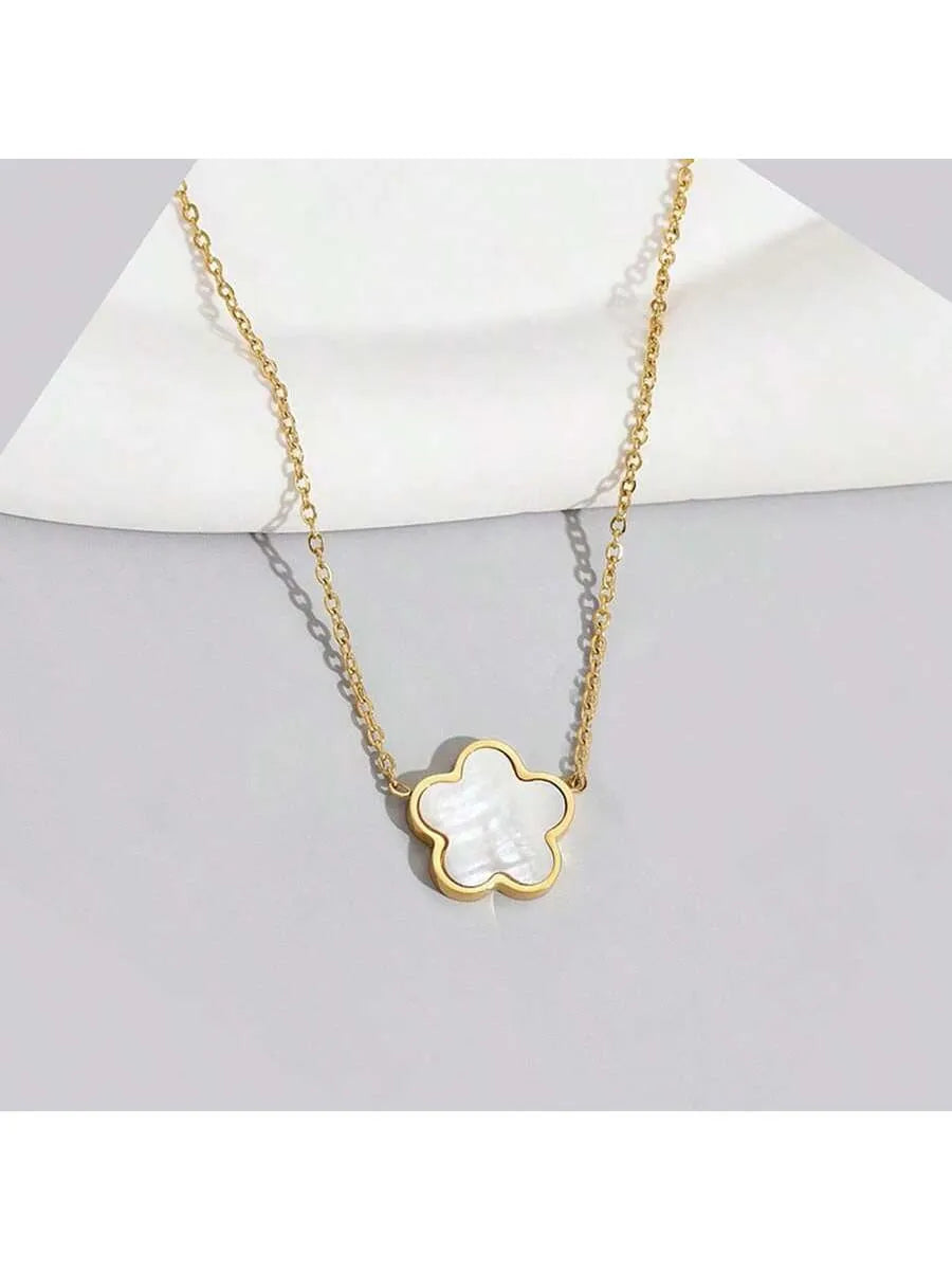 Elegant Gold Clover Necklace