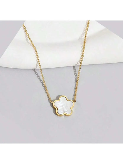 Elegant Gold Clover Necklace