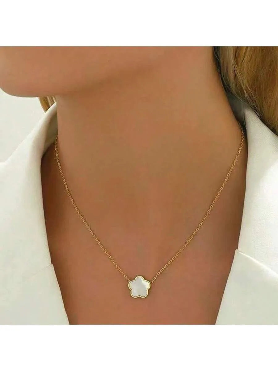 Elegant Gold Clover Necklace