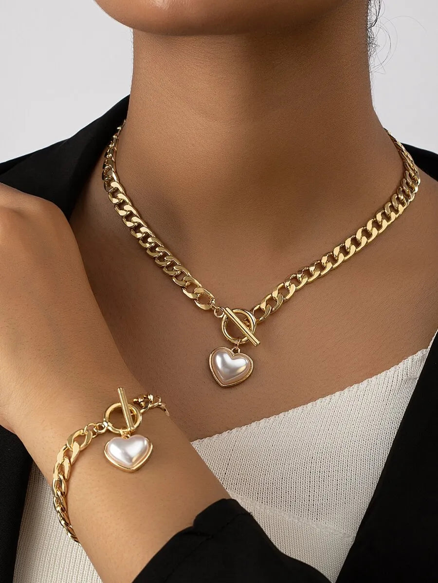 Elegant Gold Clover Necklace