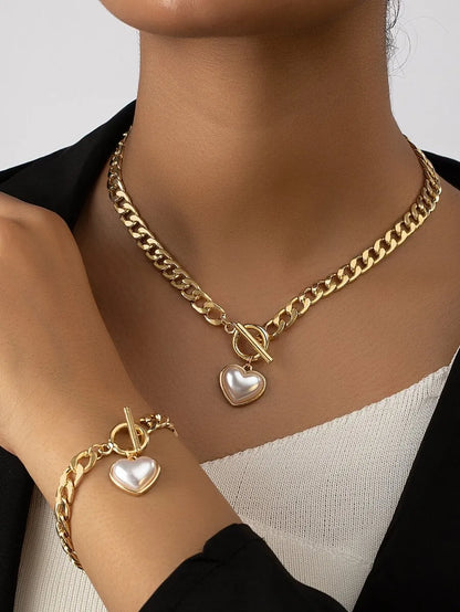 Elegant Gold Clover Necklace
