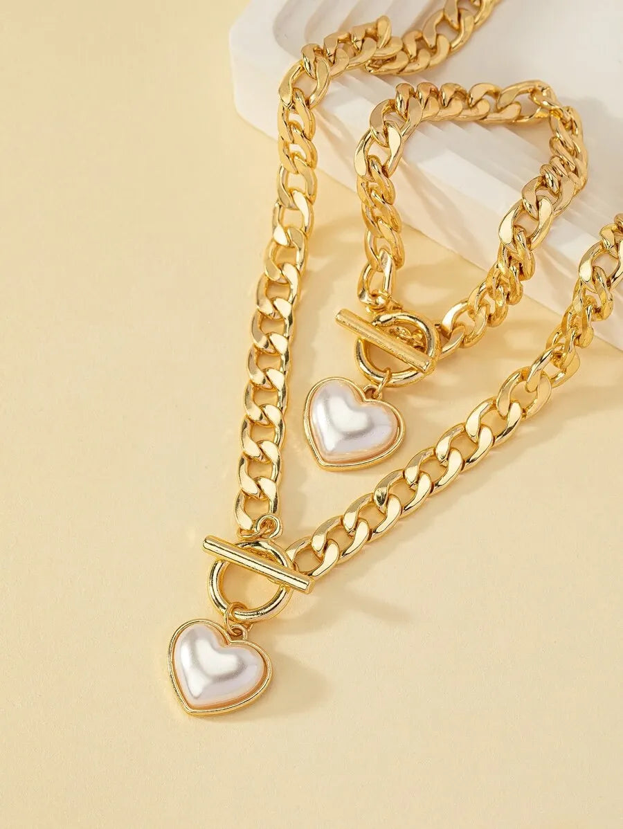 Elegant Gold Clover Necklace