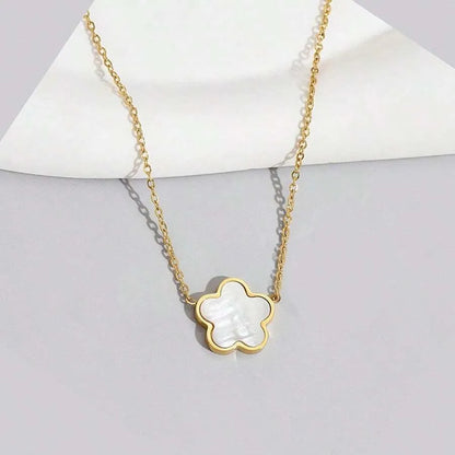 Elegant Gold Clover Necklace